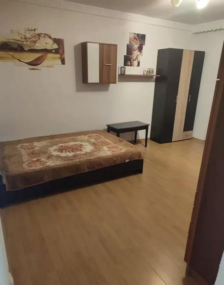 Garsonieră decomandată, mobilată în Independenței