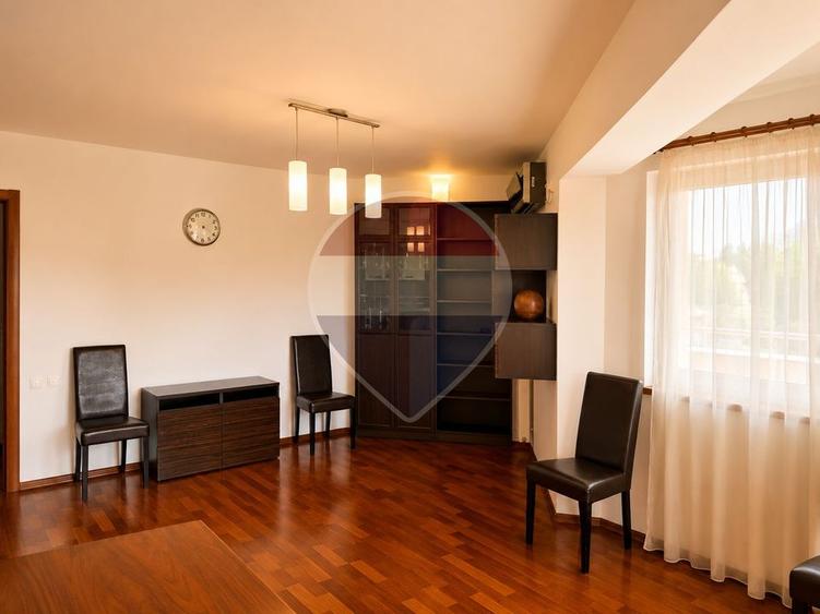 Apartament cu 3 camere semidecomandat, mobilat în P-ta Presei Libere