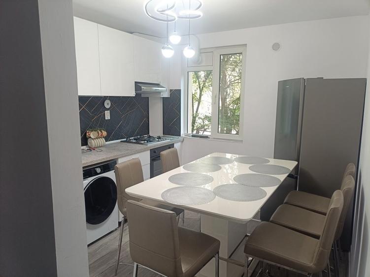 Inchiriez apartament doua camere decomandat sector 3 - 2
