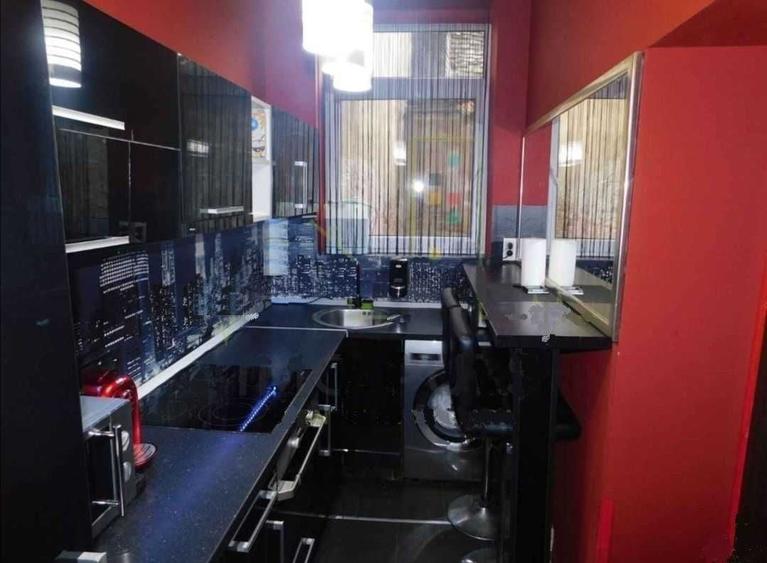 Apartament cu 3 camere semidecomandat în Traian