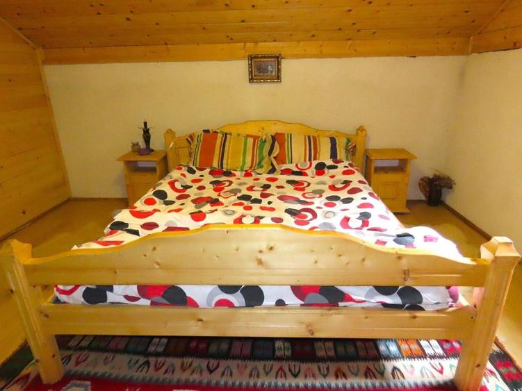 Casă individuală cu 5 camere cu Canalizare în Moroeni