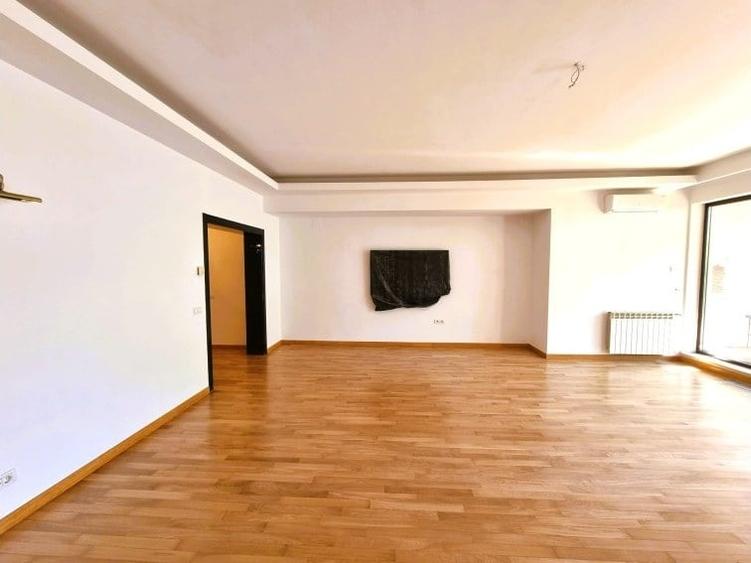 Apartament cu 4 camere în Kiseleff