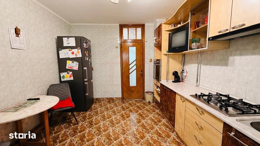 Apartament cu 4 camere decomandat în Piața Centrală