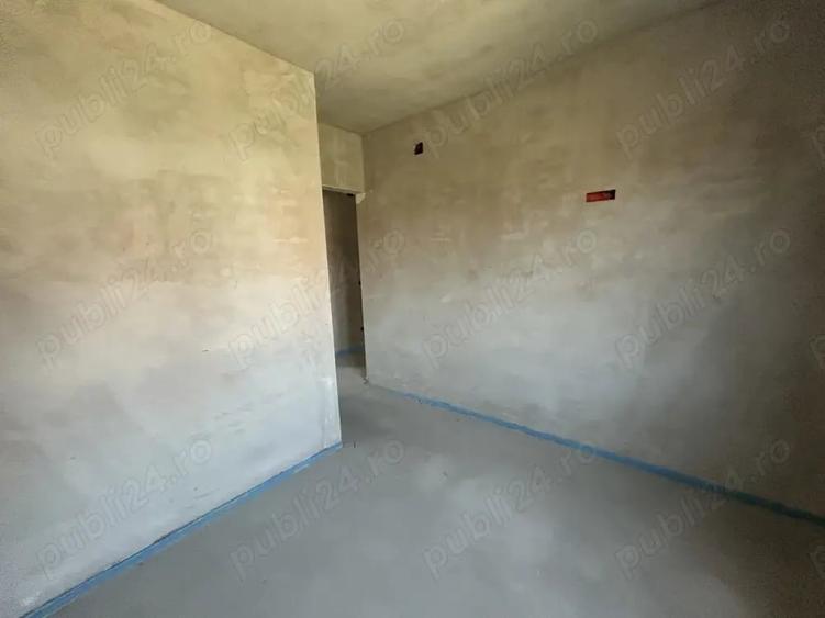 Casă cu 5 camere cu Teren 170 Mp în Livada