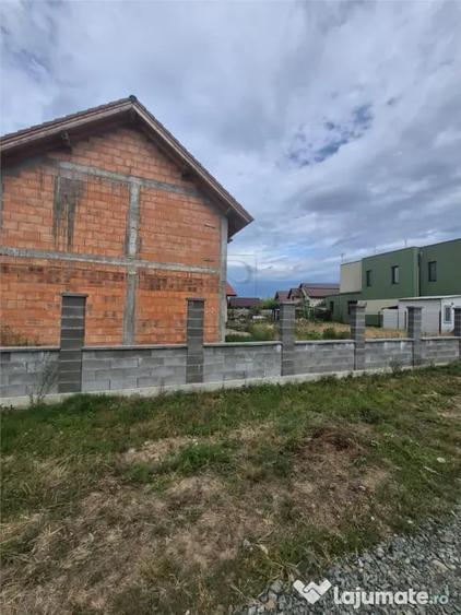 Casă cu 5 camere cu Teren 500 Mp în Central