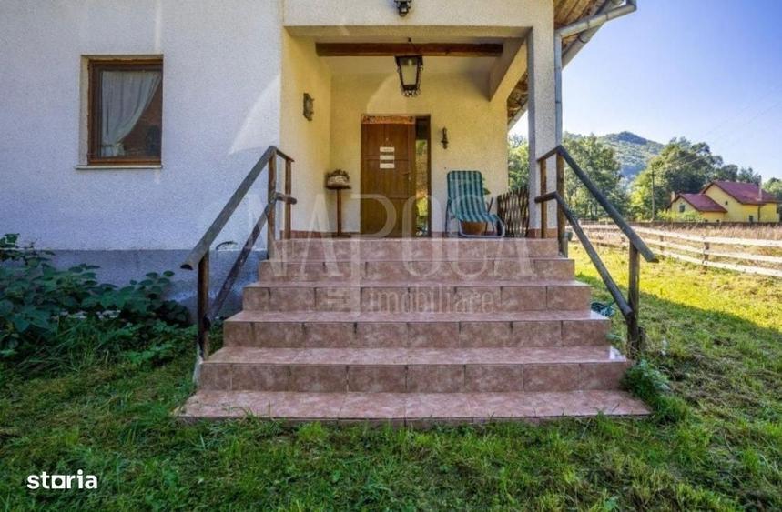 Casă cu 4 camere cu Teren 1143 Mp în Central
