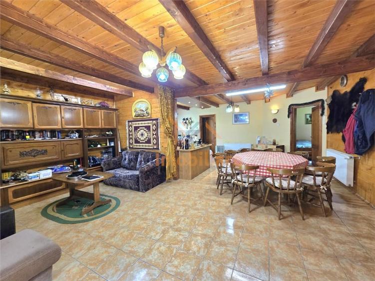 Casă cu 6 camere cu Teren 1761 Mp în Izlaz