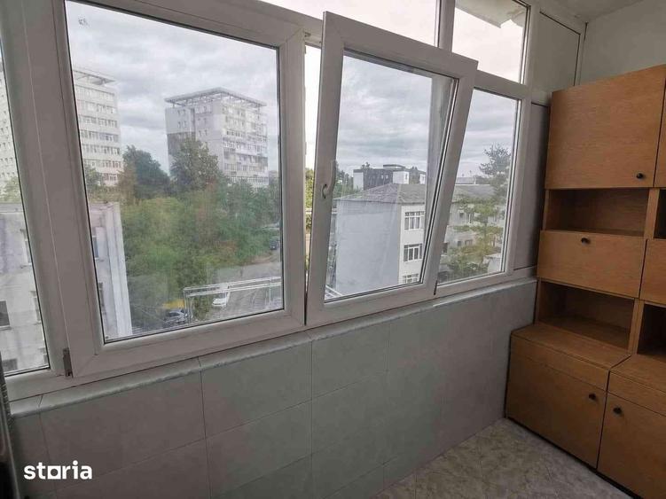 Apartament cu 3 camere decomandat în Cornișa