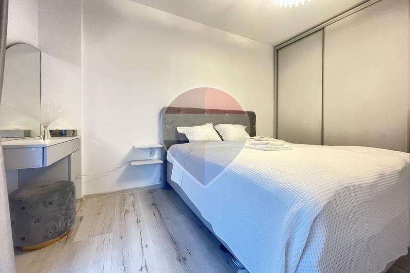Apartament cu 3 camere semidecomandat, mobilat în Horea