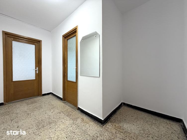 Apartament cu 3 camere semidecomandat în Punctele Cardinale