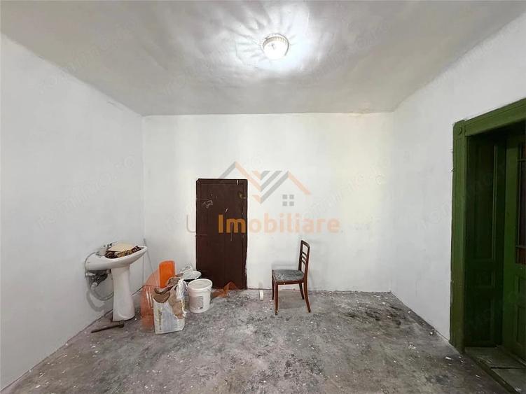 Casă cu Teren 990 Mp în Tărian