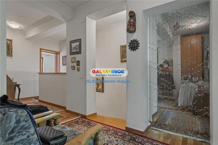 Casă cu 8 camere cu Teren 1900 Mp în Lacul Tei