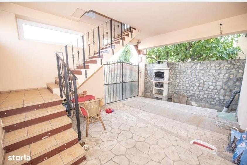 Casă cu 3 camere în Central