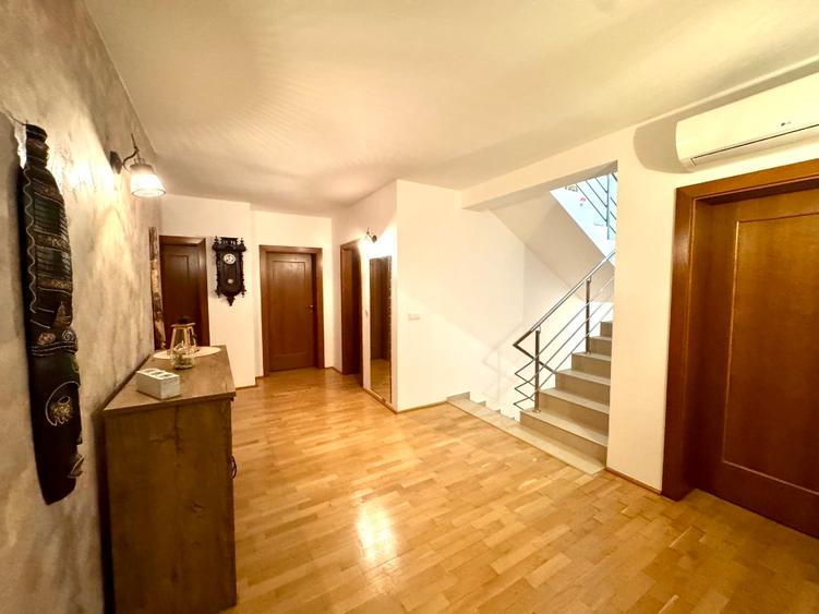 Casă individuală cu 5 camere cu Teren 600 Mp în Lunei