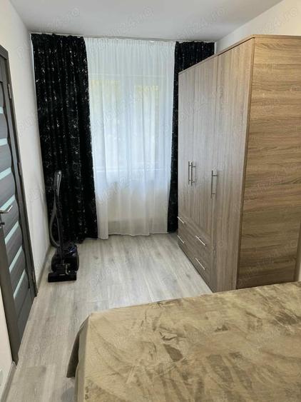 Apartament cu 2 camere semidecomandat în Craiovița Nouă