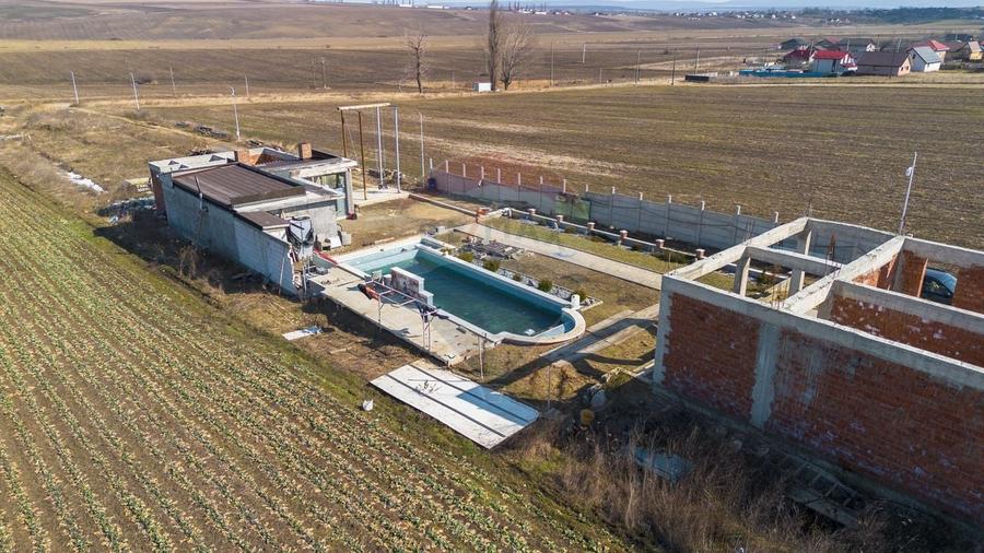 Teren agricol extravilan de 13500 mp, în Voinești