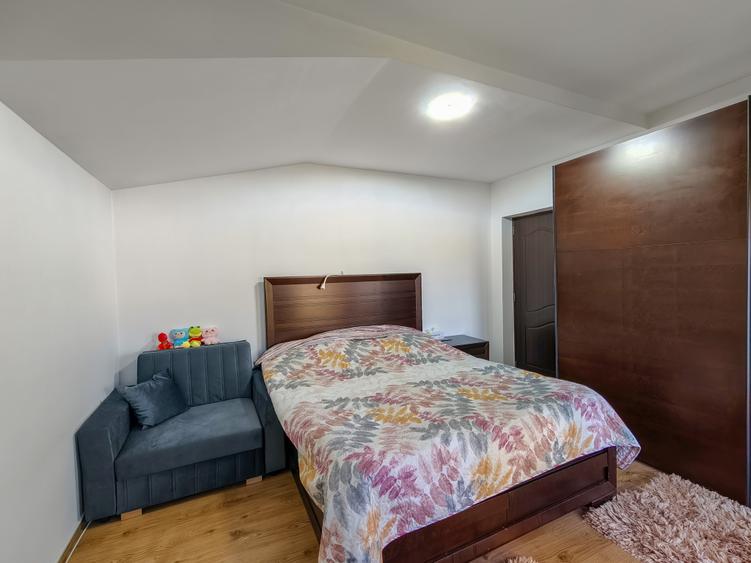 Casă individuală cu 5 camere cu Teren 500 Mp în Săbăreni