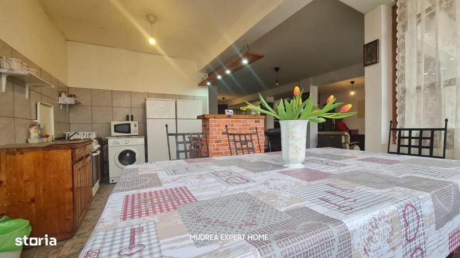 Casă cu 4 camere în Central