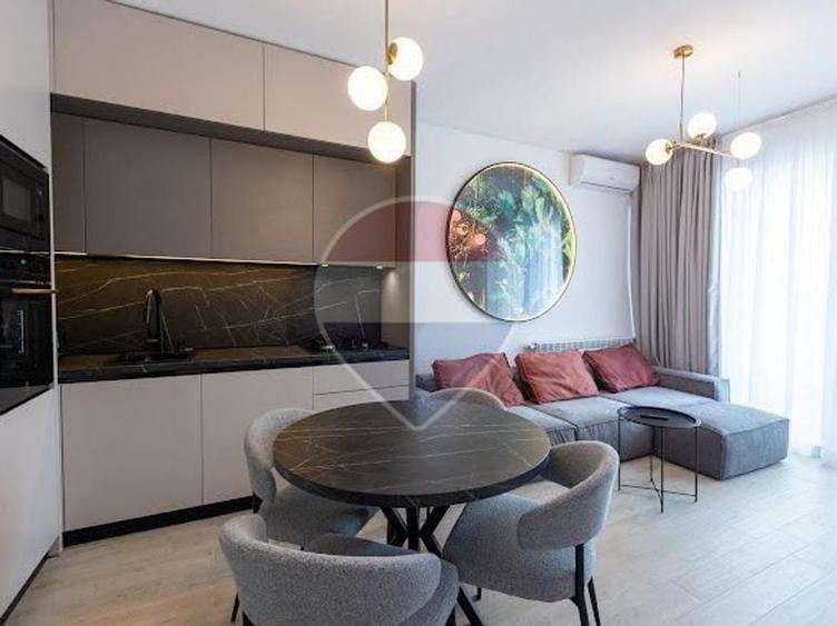 Apartament cu 2 camere decomandat, mobilat în Central