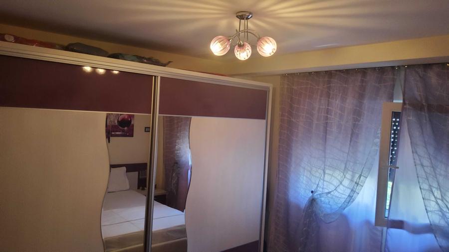 Apartament cu 3 camere decomandat în Sud