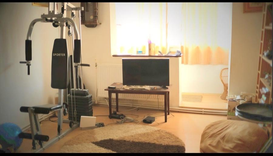 Apartament cu 4 camere decomandat în Central