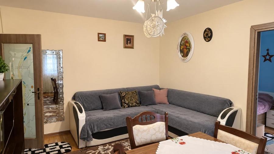 Apartament cu 2 camere semidecomandat, mobilat în Craiovița Nouă