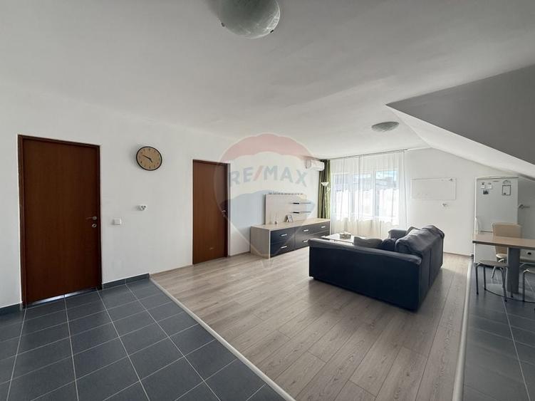 Apartament cu 2 camere semidecomandat, mobilat în Bună Ziua