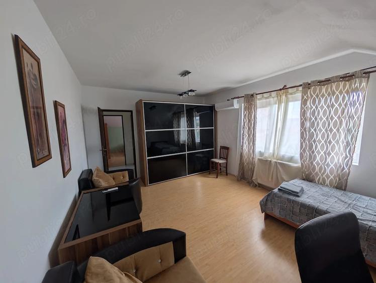 Apartament cu 3 camere decomandat în Zorilor