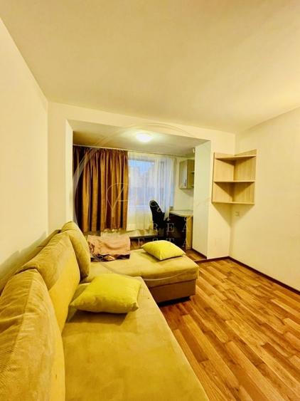 Apartament cu 4 camere semidecomandat în Central