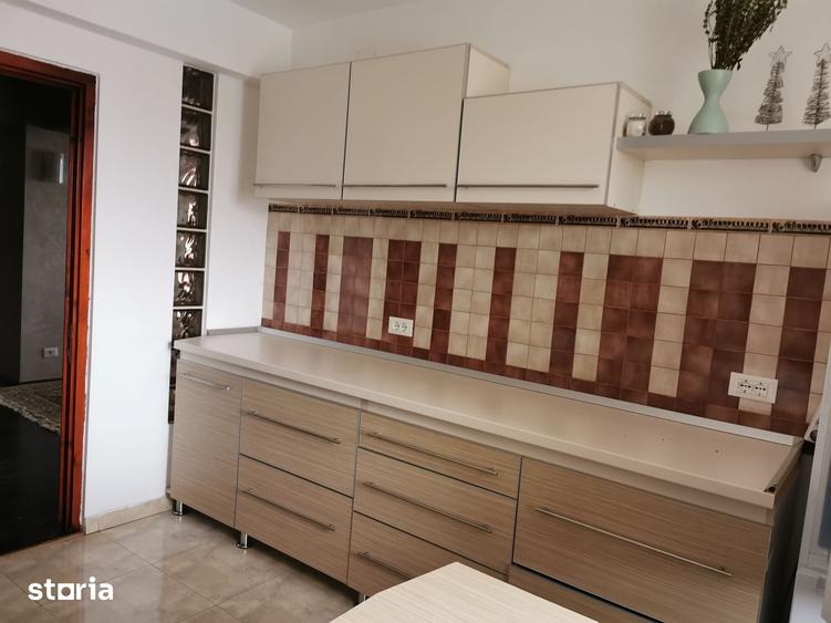 Apartament cu 3 camere decomandat în George Enescu