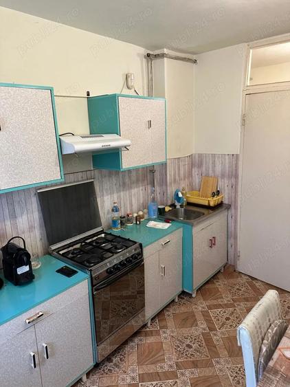 Apartament cu 3 camere semidecomandat în Girocului