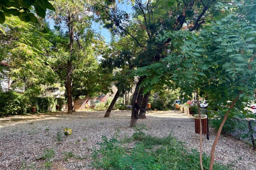 Apartament cu 2 camere semidecomandat, mobilat în Victoriei