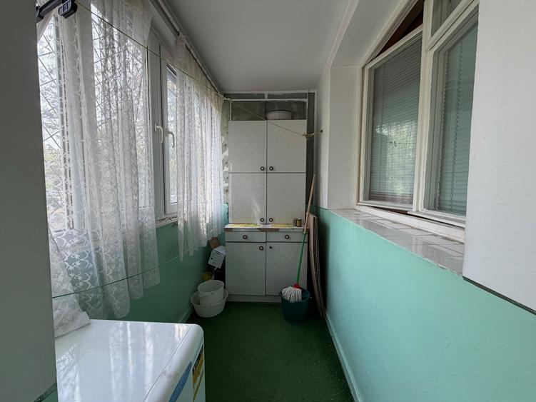 Apartament cu 3 camere semidecomandat în Titan