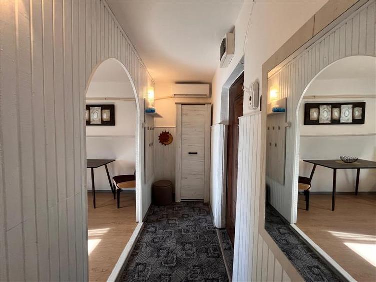 Apartament cu 2 camere semidecomandat, mobilat în Central