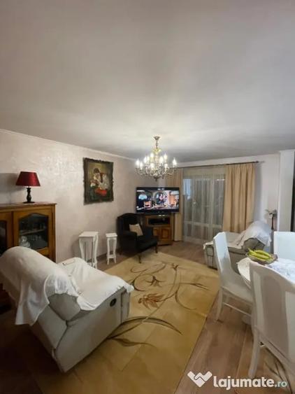 Apartament 3 camere, 70 mp + balcon 10 mp, zona Republicii - - 3