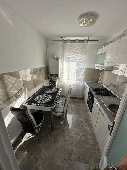 inchiriez apartament cu doua camere