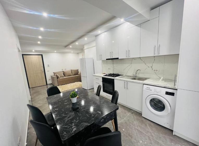 Apartament cu 2 camere semidecomandat, mobilat în Exterior Nord