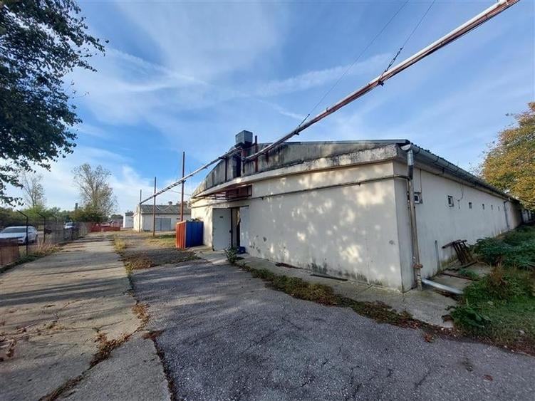 Spațiu industrial, de 1,200 mp, în Exterior Nord