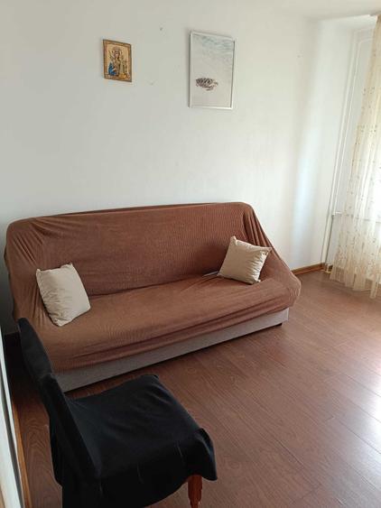 Apartament cu 3 camere decomandat în Vitan