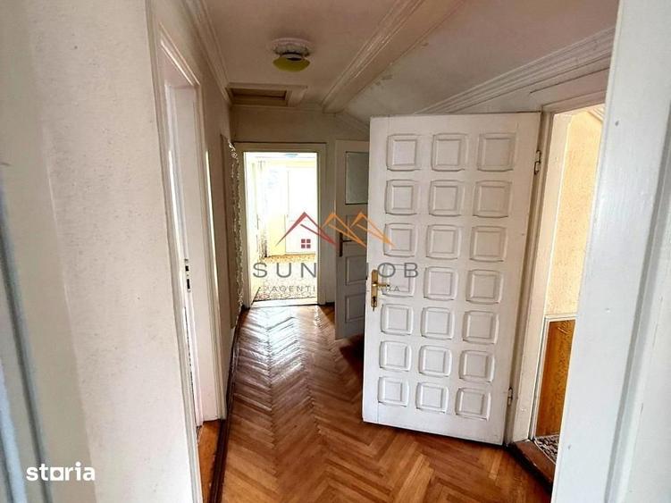 Casă cu 7 camere cu Teren 604 Mp în Poiana
