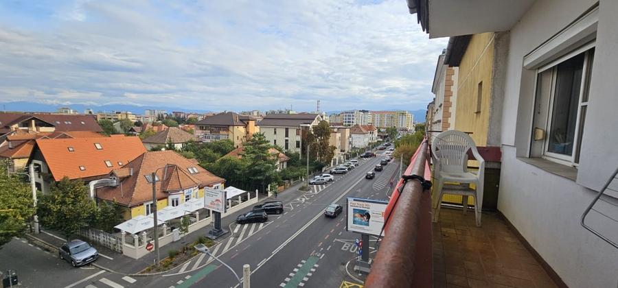Apartament cu 4 camere decomandat în Calea Dumbrăvii