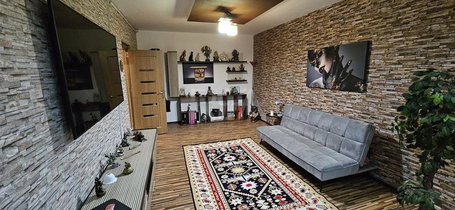 Apartament cu 2 camere decomandat, mobilat în Titan