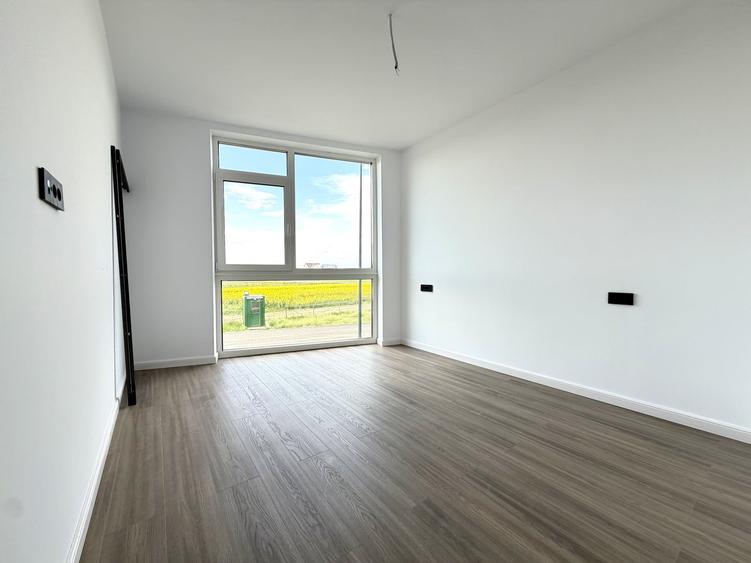 Apartament cu 3 camere semidecomandat în Torontalului