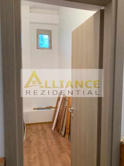 Casă individuală cu 14 camere cu Canalizare în Cățelu