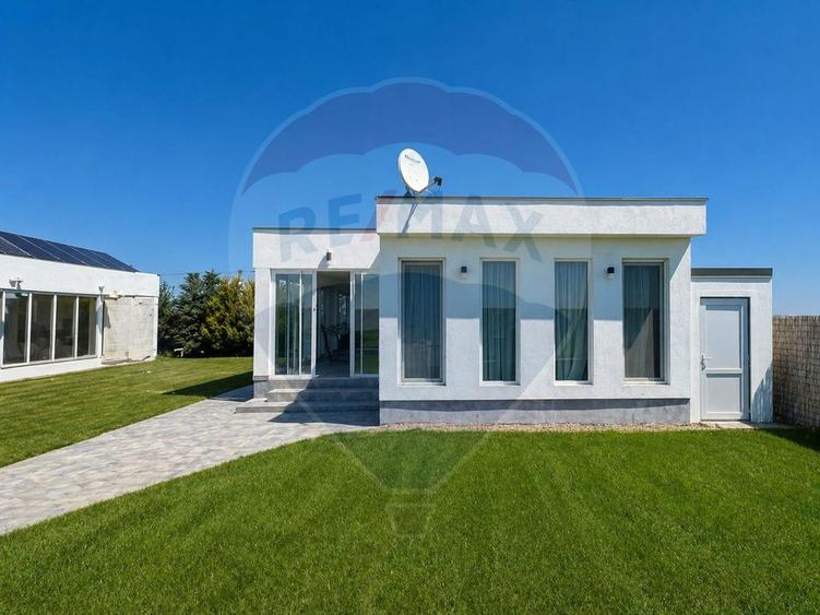 Casă individuală cu 5 camere cu Teren 585 Mp în Corbu