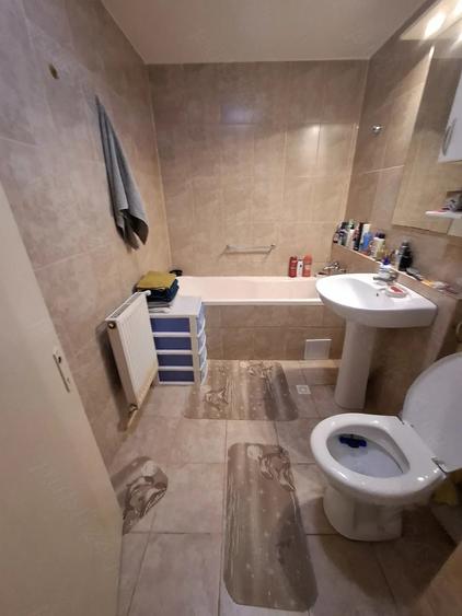 Apartament cu 3 camere decomandat în Govândari