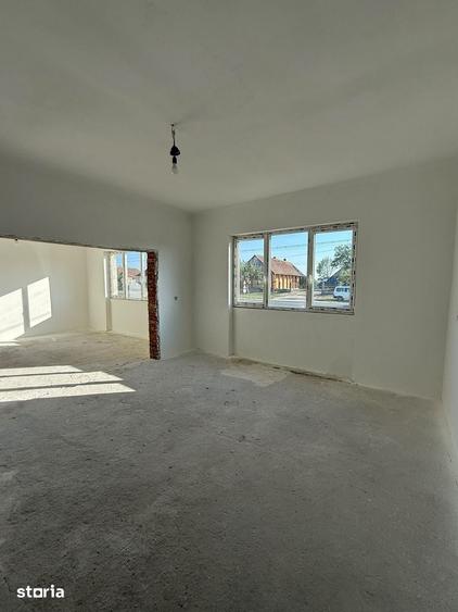 Casă cu 5 camere cu Teren 700 Mp în Ardud