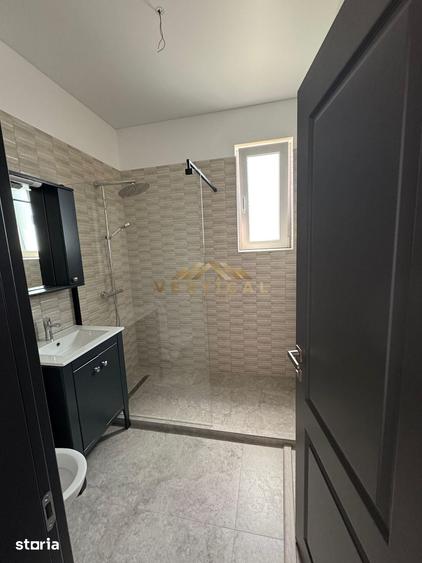 Casă cu 4 camere cu Teren 440 Mp în Vidra