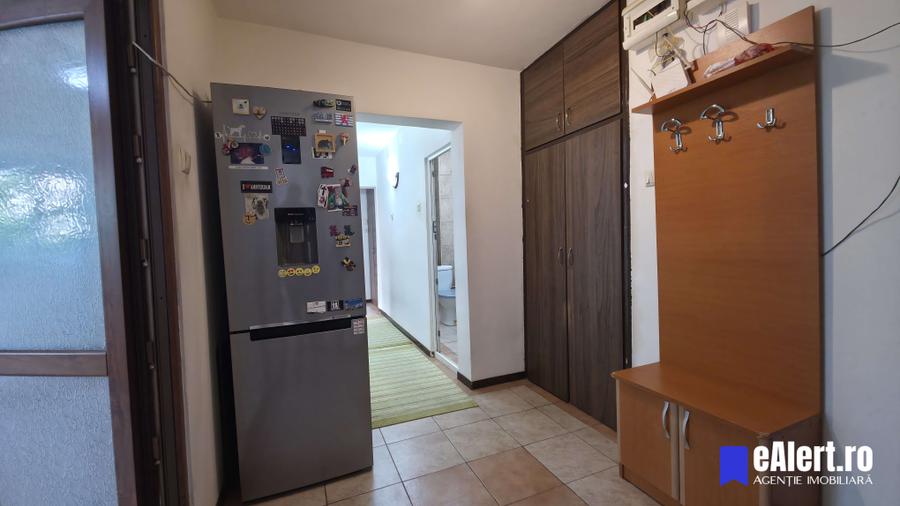 Apartament cu 3 camere în Basarabia