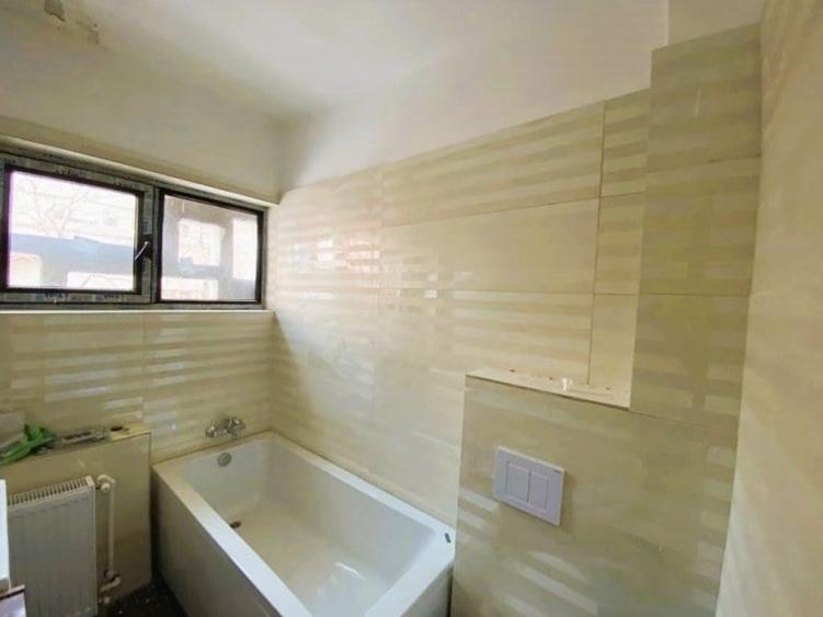 Casă cu 8 camere cu Garaj în Primăverii